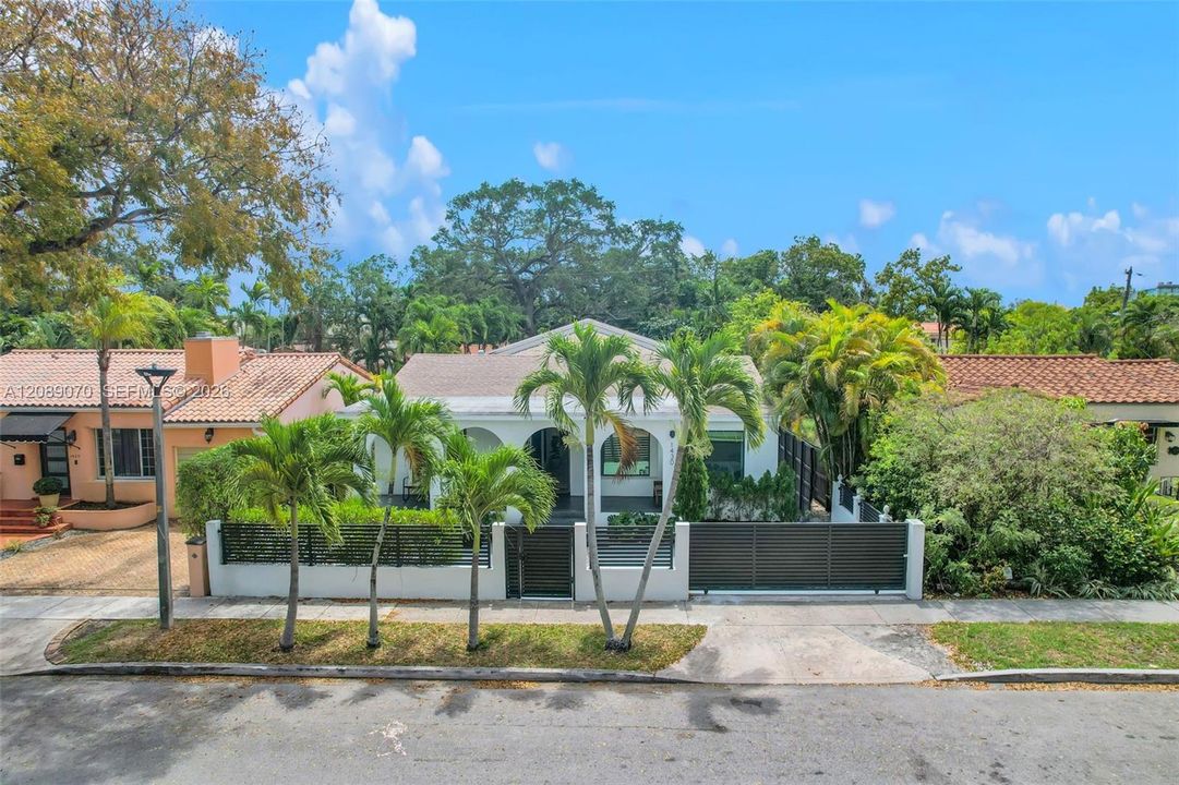 En Venta: $1,877,000 (3 camas, 3 baños, 1850 Pies cuadrados)