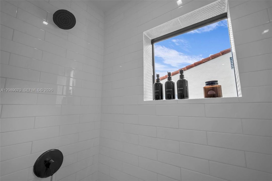 En Venta: $1,877,000 (3 camas, 3 baños, 1850 Pies cuadrados)