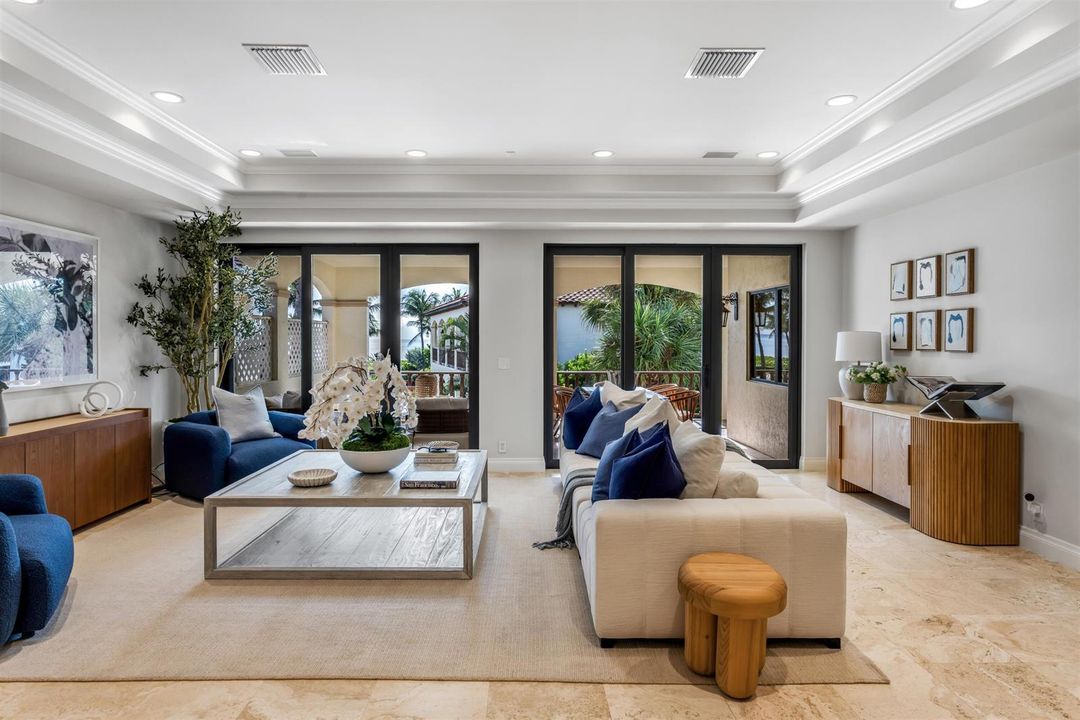 LIVING_ROOM_STRAIGHT
