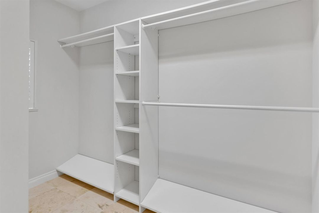 PRIMARY_CLOSET_ANGLE