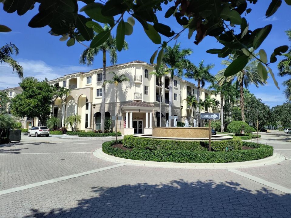 Exterior 2 San Raphael
