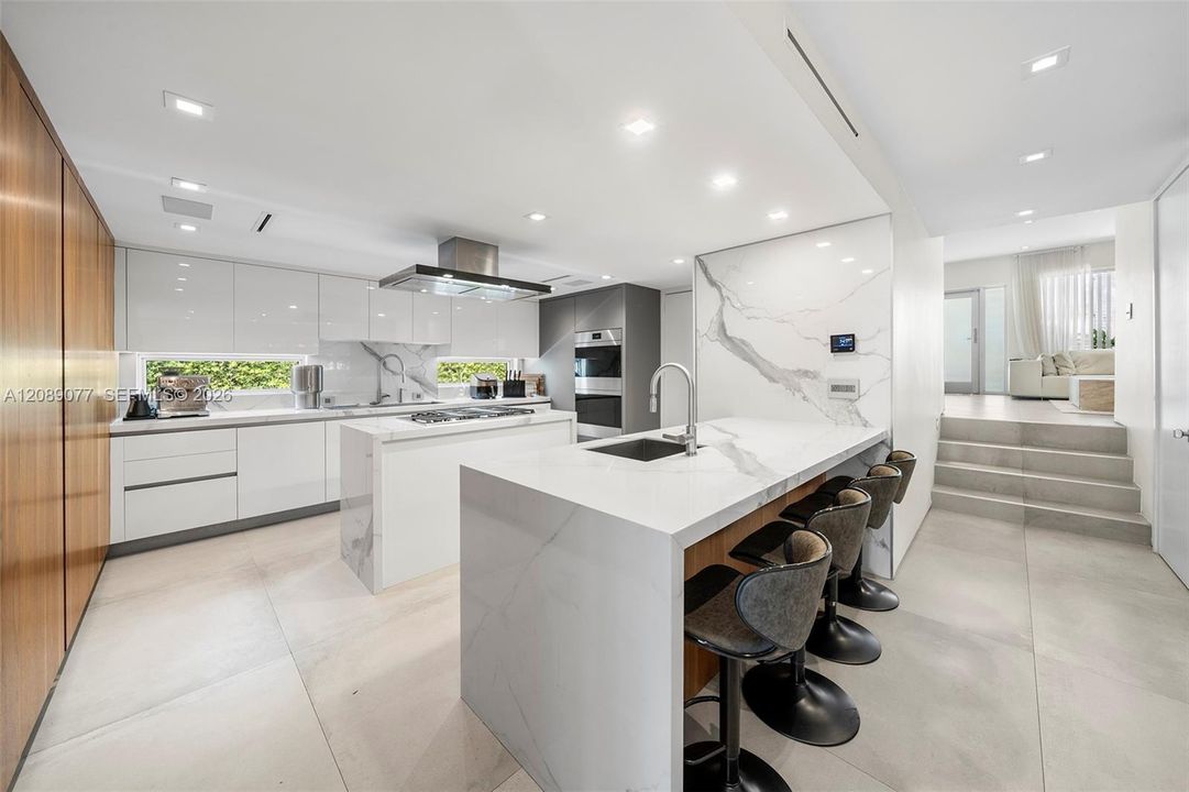 En Venta: $5,395,000 (5 camas, 5 baños, 3628 Pies cuadrados)