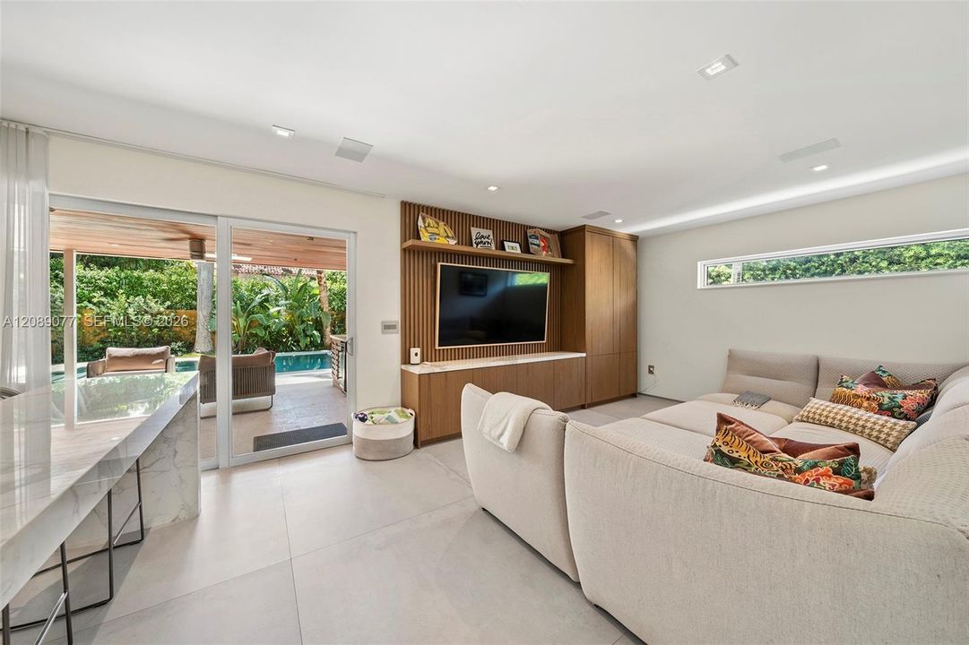 En Venta: $5,395,000 (5 camas, 5 baños, 3628 Pies cuadrados)