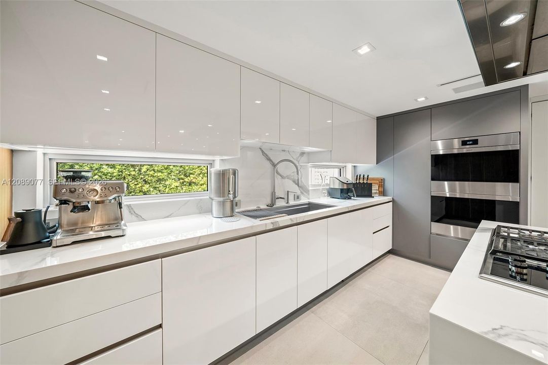 En Venta: $5,395,000 (5 camas, 5 baños, 3628 Pies cuadrados)