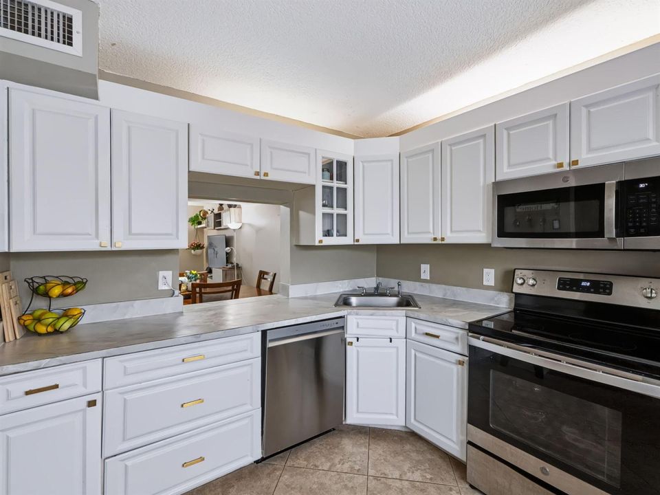 5-web-or-mls-220-foxtail-dr-004