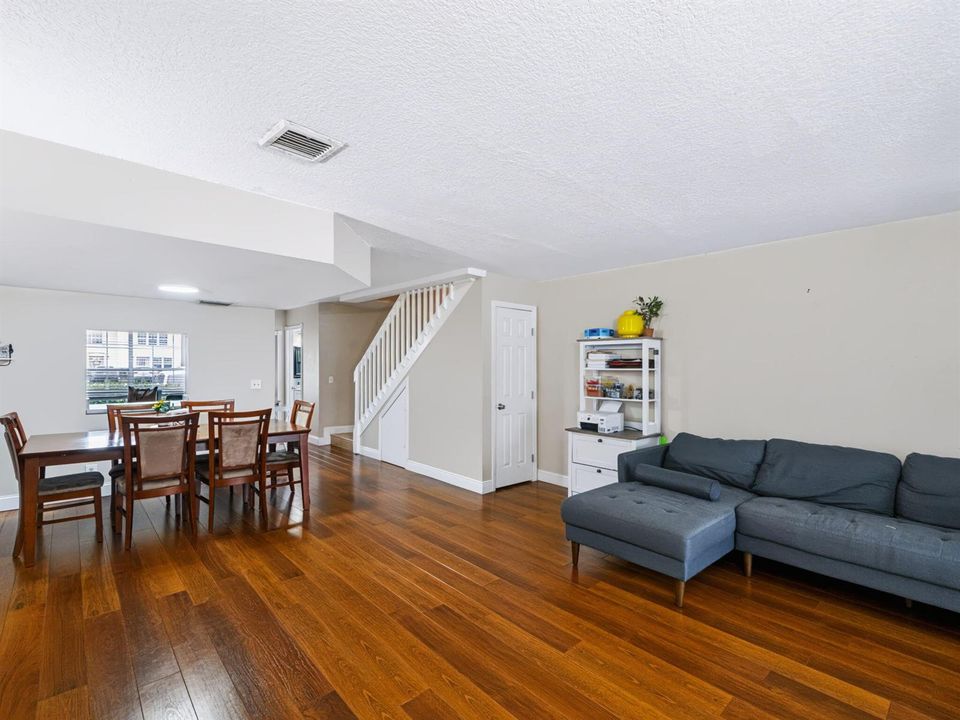 11-web-or-mls-220-foxtail-dr-011