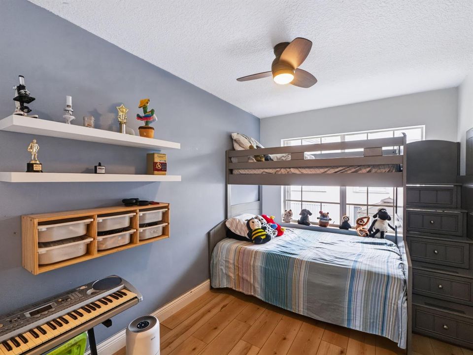 15-web-or-mls-220-foxtail-dr-014