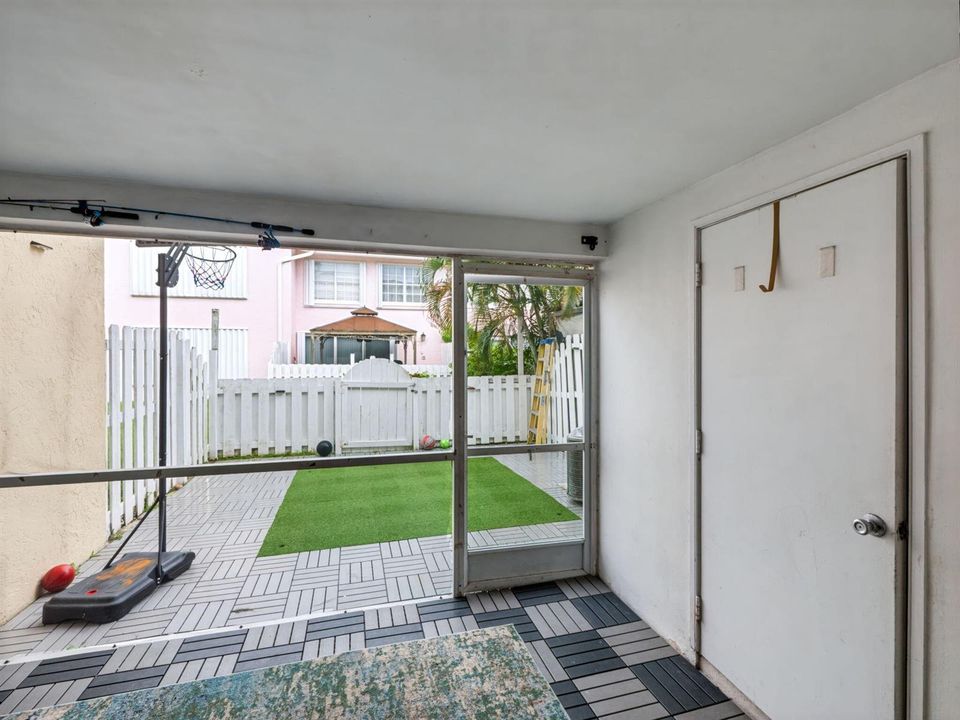 19-web-or-mls-220-foxtail-dr-018