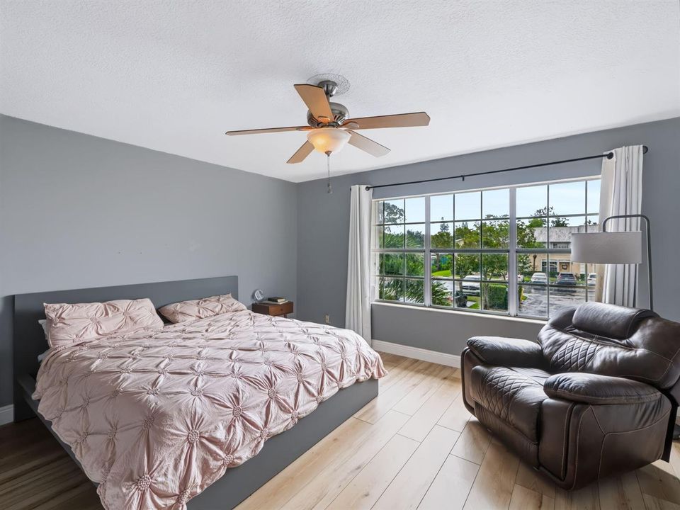 12-web-or-mls-220-foxtail-dr-015