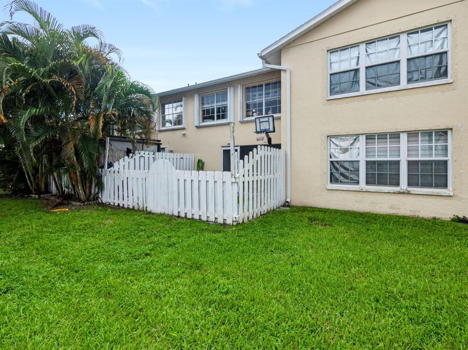 22-web-or-mls-220-foxtail-dr-021