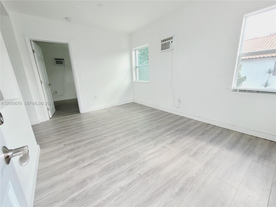 For Rent: $1,650 (1 beds, 1 baths, 2003 Square Feet)