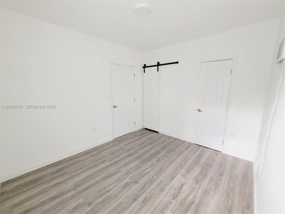 For Rent: $1,650 (1 beds, 1 baths, 2003 Square Feet)