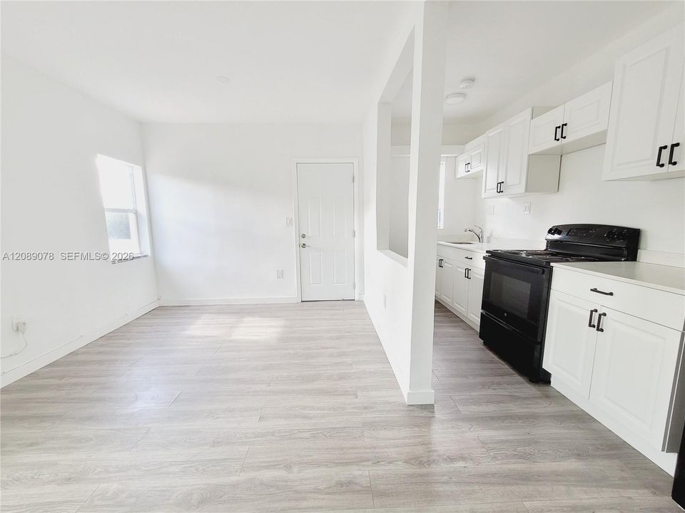 For Rent: $1,650 (1 beds, 1 baths, 2003 Square Feet)
