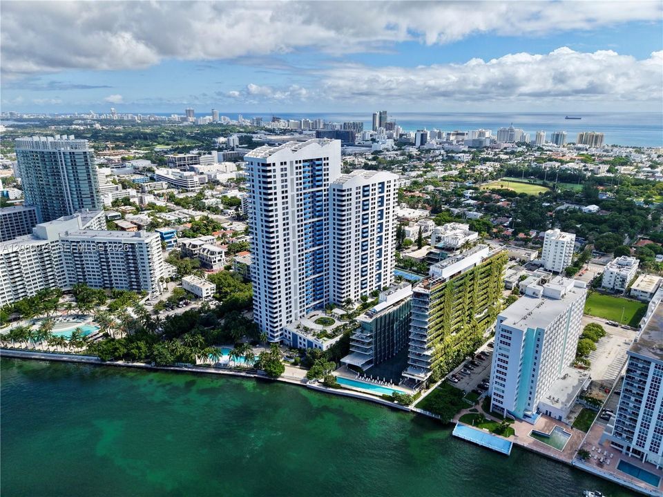For Sale: $1,147,000 (2 beds, 2 baths, 1121 Square Feet)