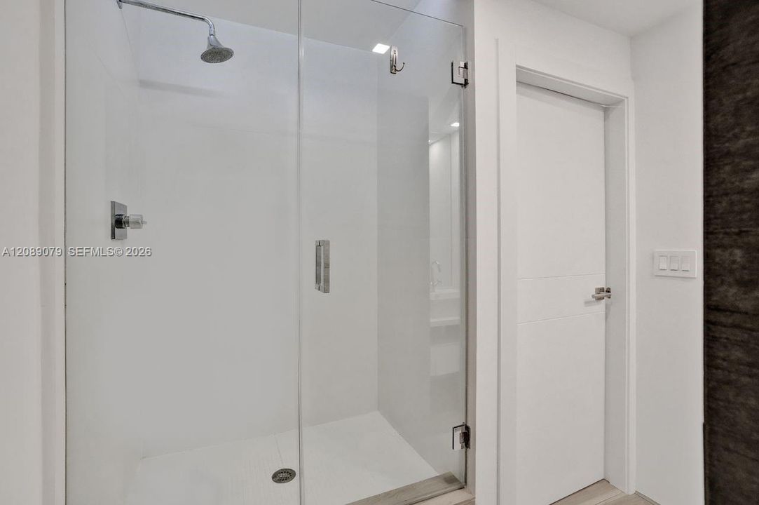 For Sale: $1,147,000 (2 beds, 2 baths, 1121 Square Feet)