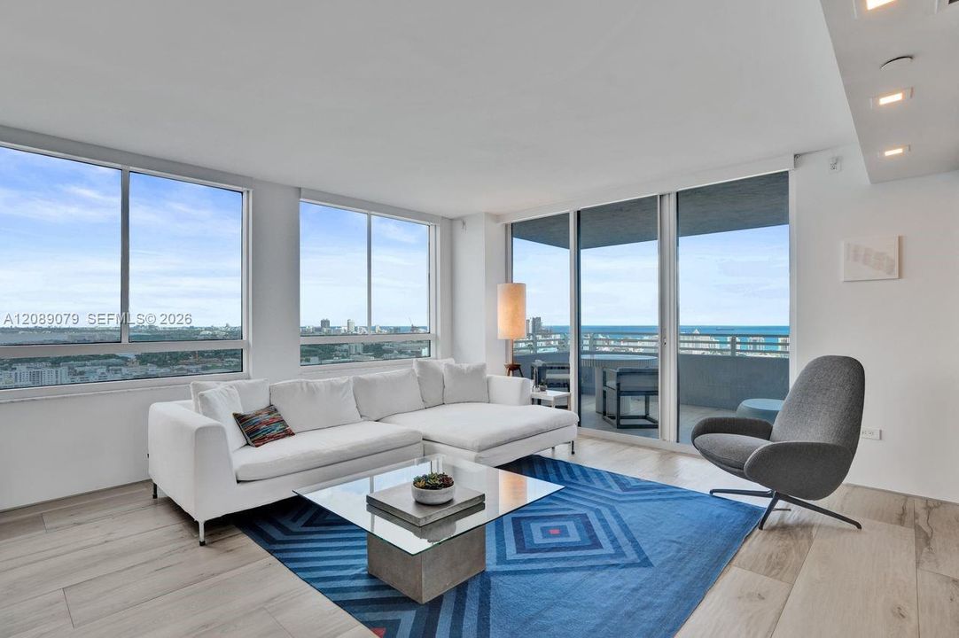 For Sale: $1,147,000 (2 beds, 2 baths, 1121 Square Feet)