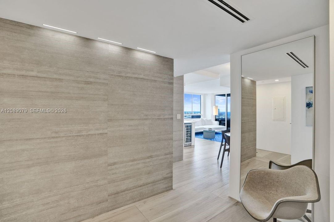 For Sale: $1,147,000 (2 beds, 2 baths, 1121 Square Feet)