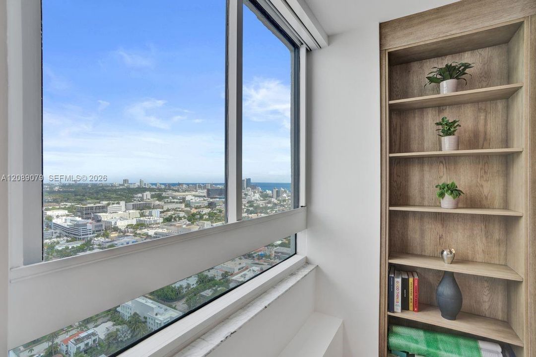 For Sale: $1,147,000 (2 beds, 2 baths, 1121 Square Feet)