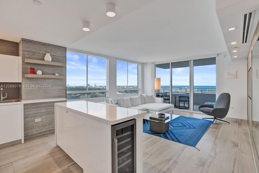 For Sale: $1,147,000 (2 beds, 2 baths, 1121 Square Feet)