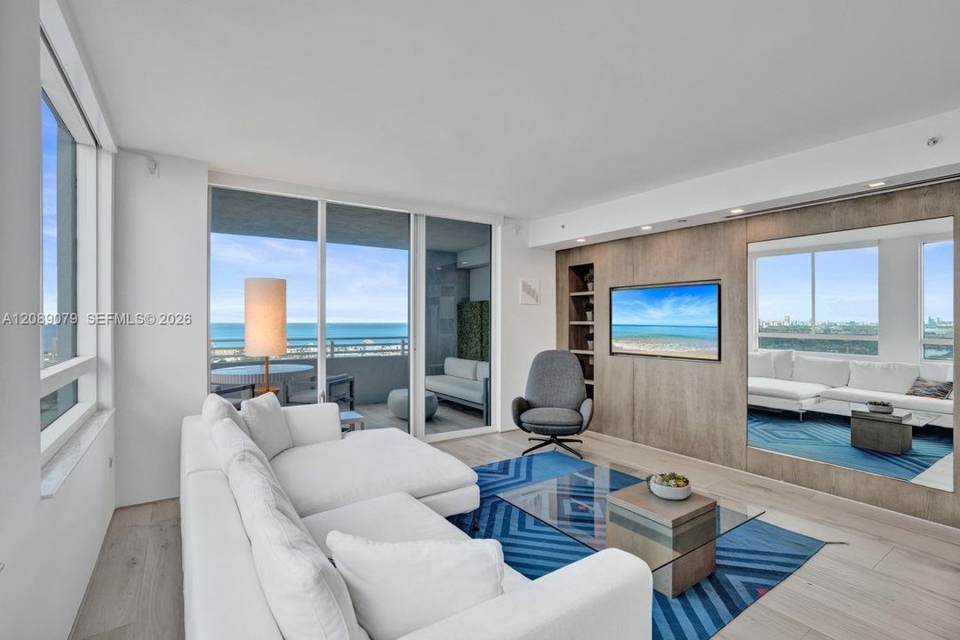 For Sale: $1,147,000 (2 beds, 2 baths, 1121 Square Feet)