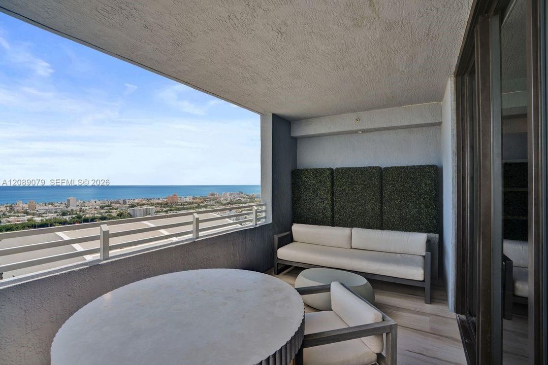 For Sale: $1,147,000 (2 beds, 2 baths, 1121 Square Feet)