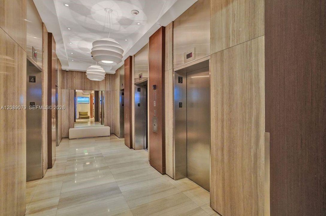 For Sale: $1,147,000 (2 beds, 2 baths, 1121 Square Feet)