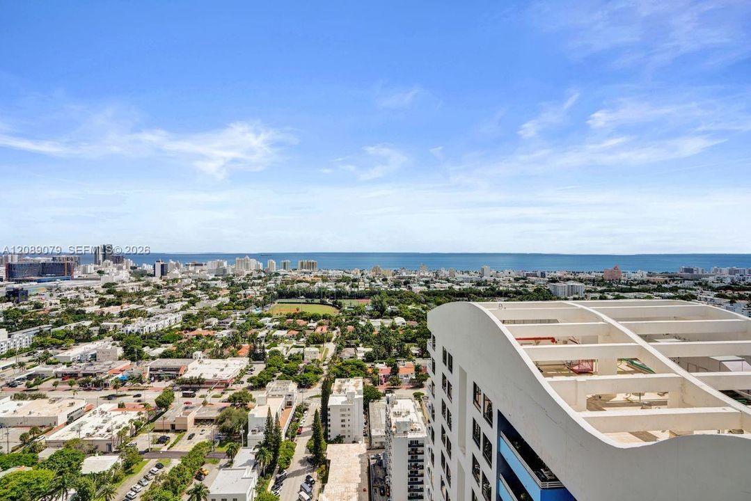 For Sale: $1,147,000 (2 beds, 2 baths, 1121 Square Feet)