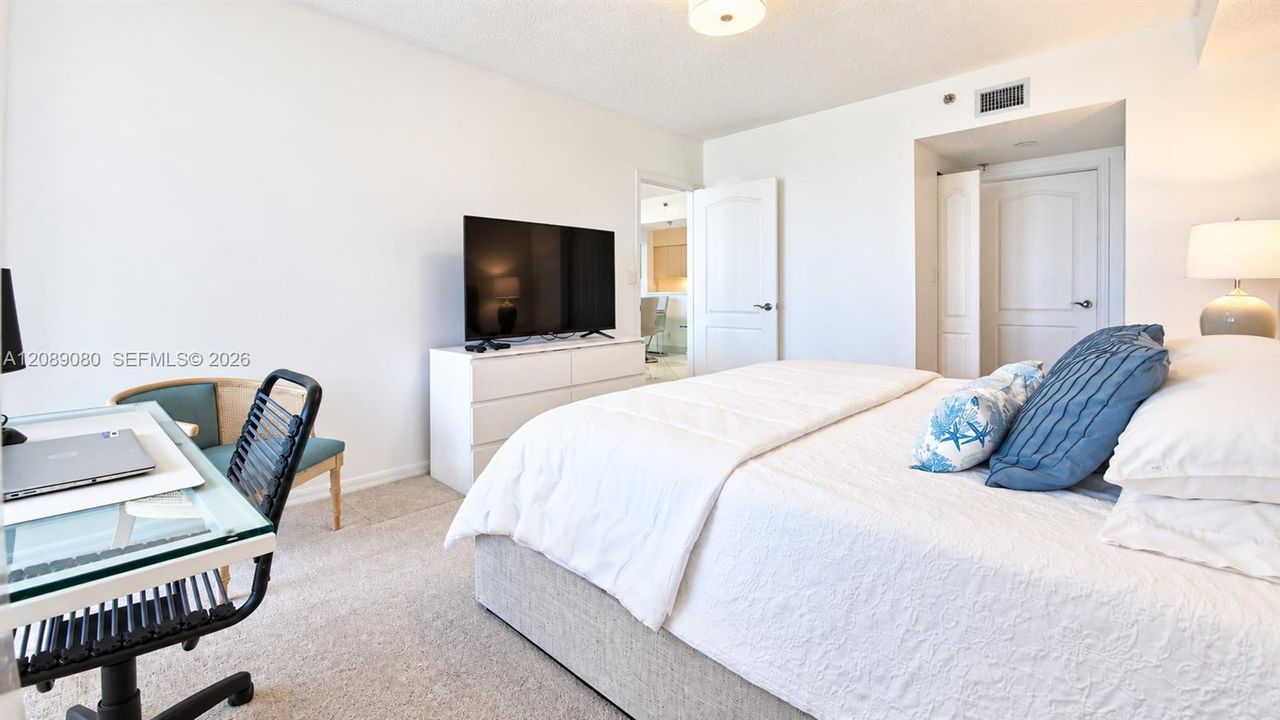 For Rent: $6,500 (2 beds, 2 baths, 1170 Square Feet)