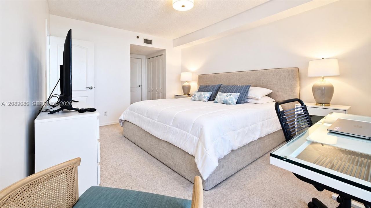 For Rent: $6,500 (2 beds, 2 baths, 1170 Square Feet)