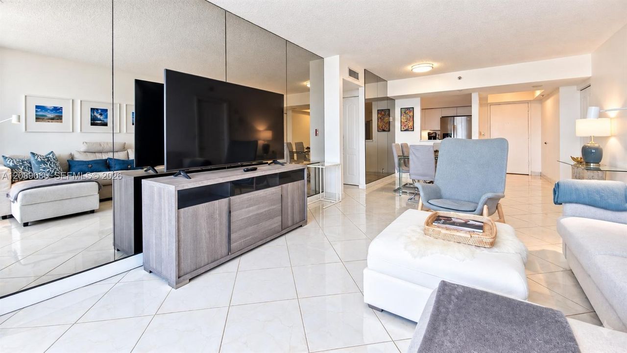 For Rent: $6,500 (2 beds, 2 baths, 1170 Square Feet)