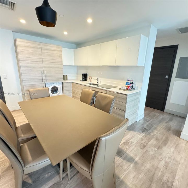 For Sale: $799,000 (2 beds, 2 baths, 1105 Square Feet)