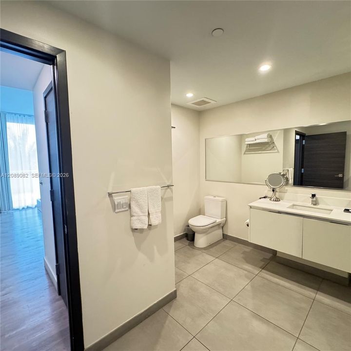 For Sale: $799,000 (2 beds, 2 baths, 1105 Square Feet)