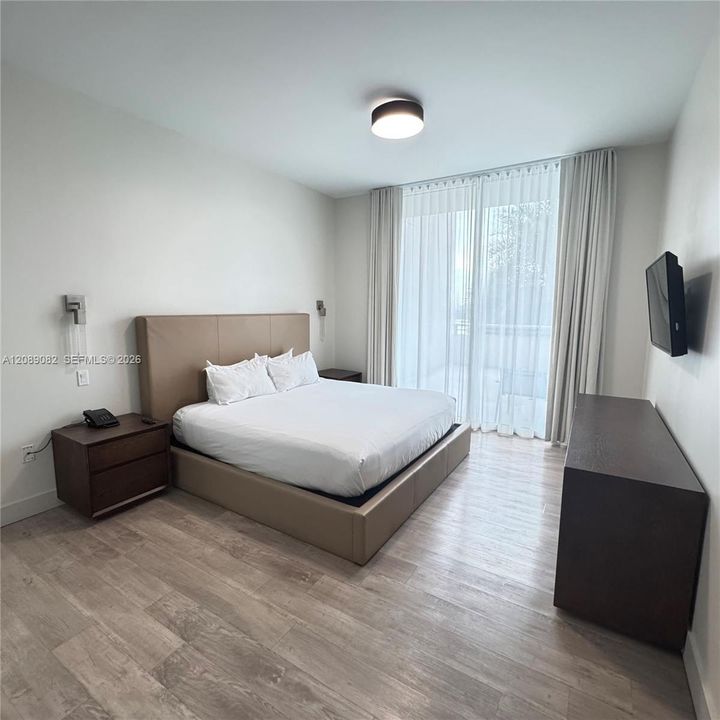 For Sale: $799,000 (2 beds, 2 baths, 1105 Square Feet)