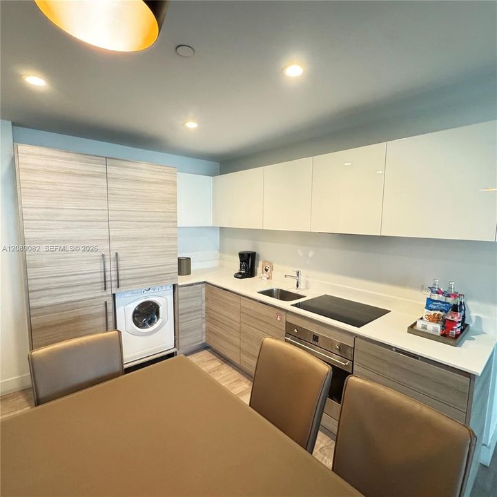 For Sale: $799,000 (2 beds, 2 baths, 1105 Square Feet)