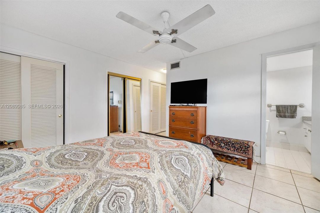 En Venta: $245,000 (2 camas, 2 baños, 1092 Pies cuadrados)