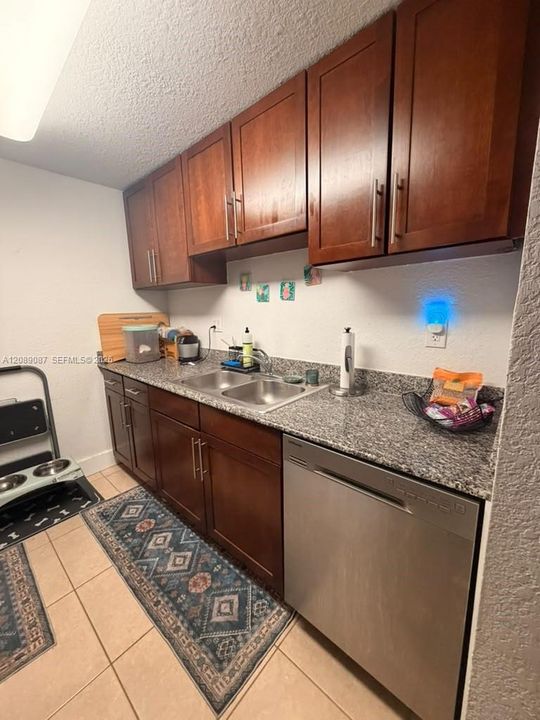 For Rent: $1,900 (1 beds, 1 baths, 800 Square Feet)