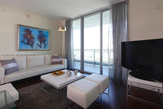 For Sale: $529,000 (2 beds, 2 baths, 1087 Square Feet)