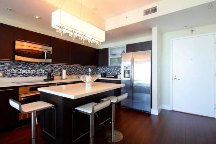 For Sale: $529,000 (2 beds, 2 baths, 1087 Square Feet)