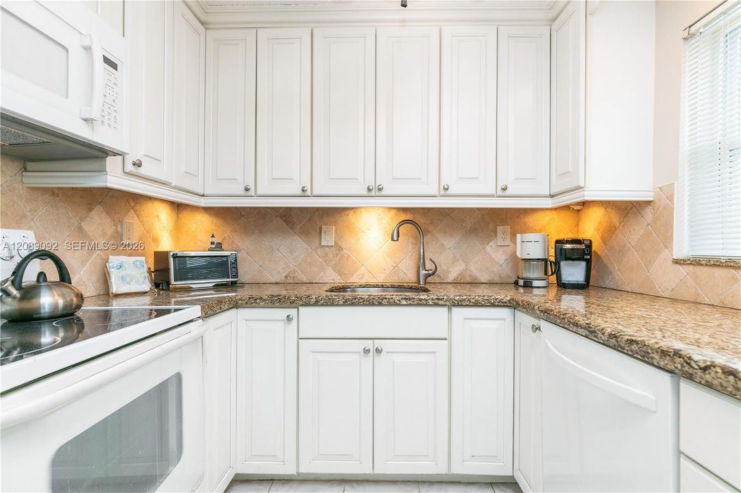 В аренду: $2,400 (1 спален, 1 ванн, 750 Квадратных фут)