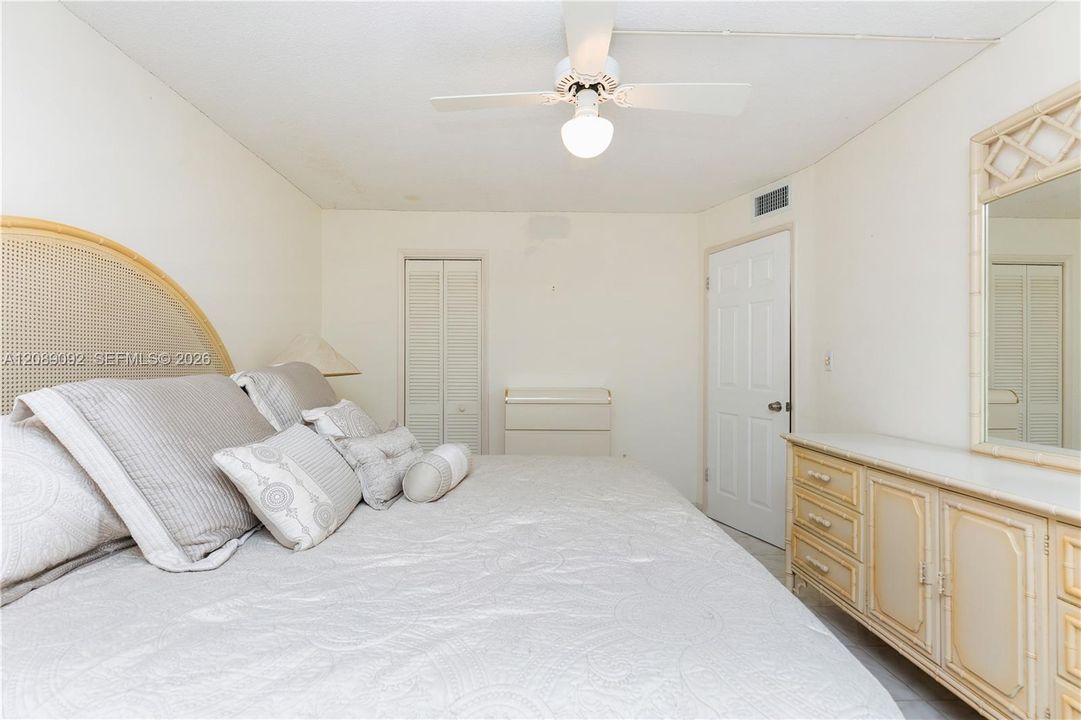 В аренду: $2,400 (1 спален, 1 ванн, 750 Квадратных фут)