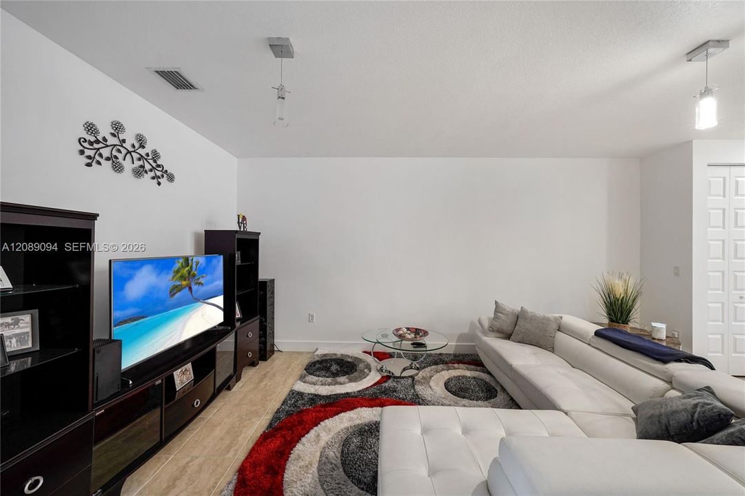 For Sale: $559,000 (3 beds, 2 baths, 1838 Square Feet)