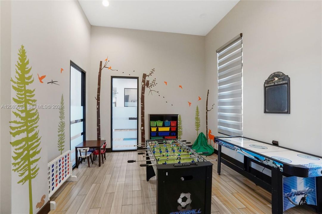 For Sale: $559,000 (3 beds, 2 baths, 1838 Square Feet)