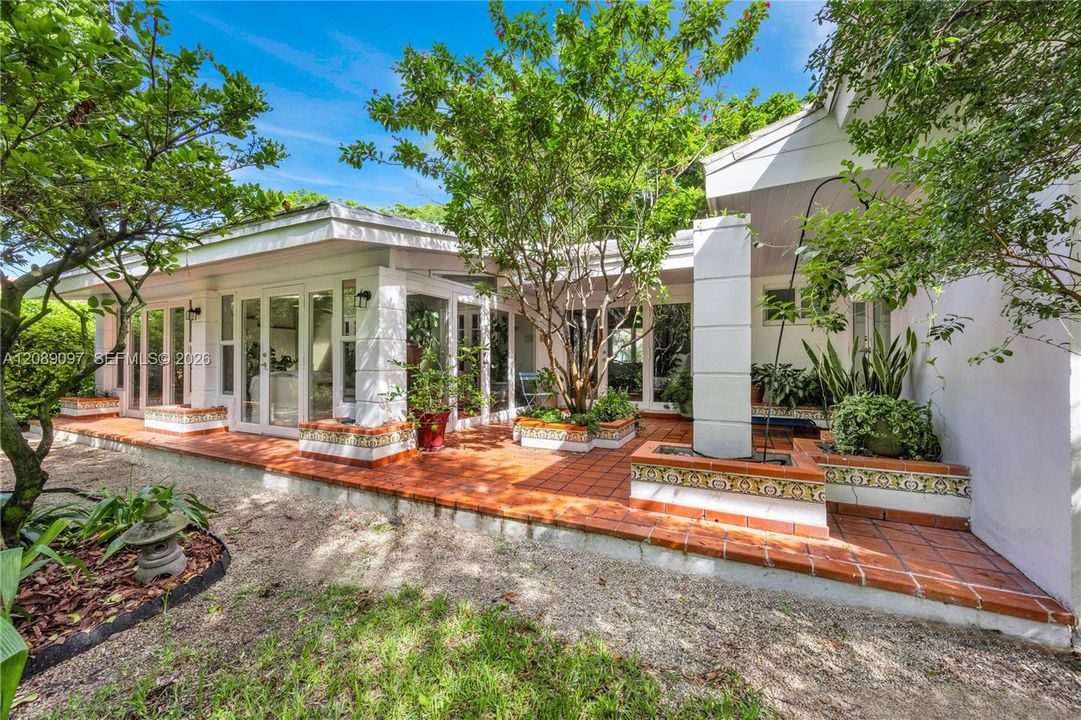 На продажу: $1,875,000 (4 спален, 2 ванн, 1932 Квадратных фут)