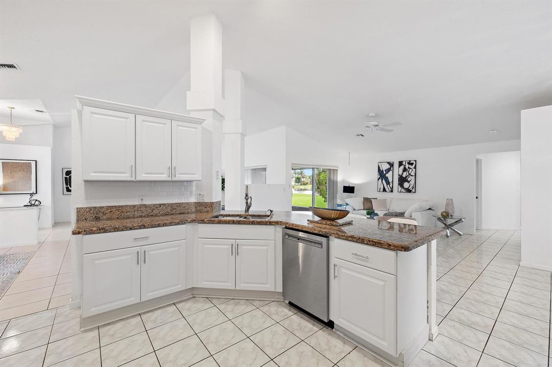 6857 Blue Bay Cir-13