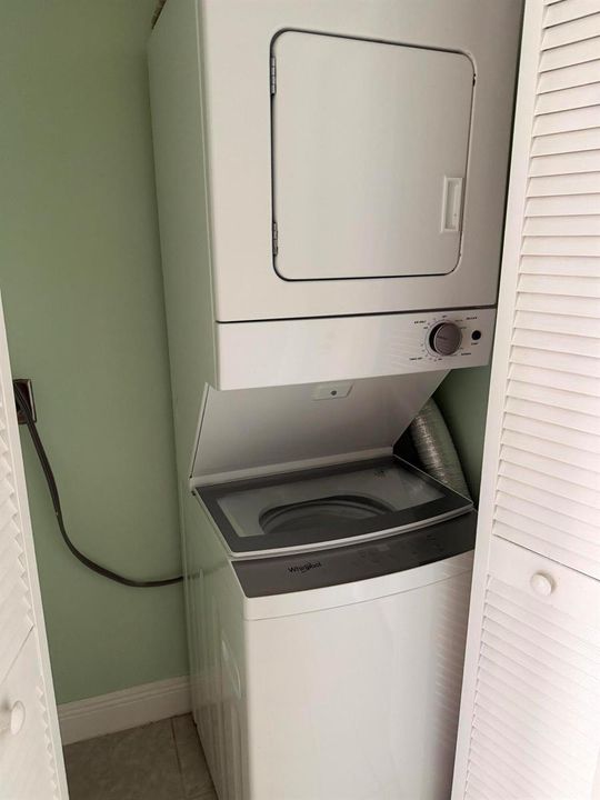 8160 Washer Dryer Closet