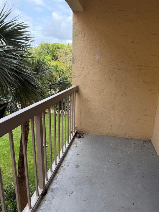 8160 Balcony 2