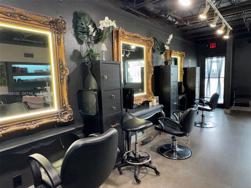 4344 Commercial Salon