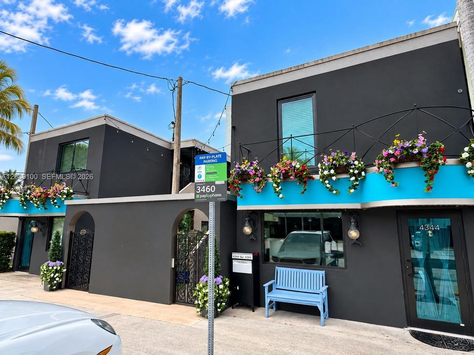 4346-4344 E. Tradewinds