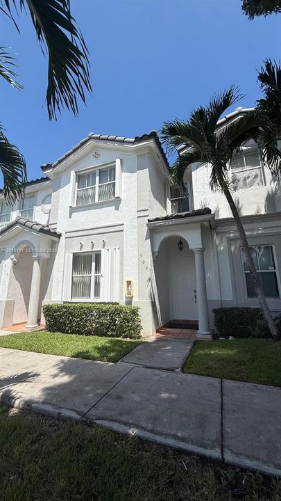 For Rent: $3,300 (4 beds, 3 baths, 1580 Square Feet)