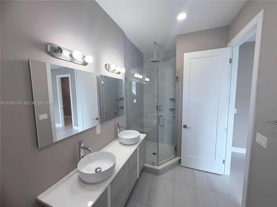 В аренду: $4,800 (3 спален, 3 ванн, 1713 Квадратных фут)